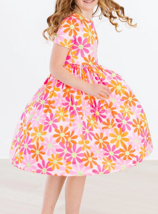Retro Daisies Short Sleeve Pocket Twirl Dress