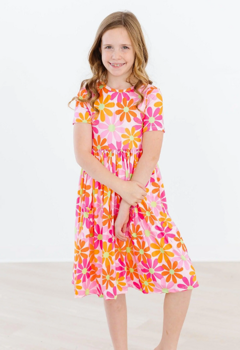 Retro Daisies Short Sleeve Pocket Twirl Dress