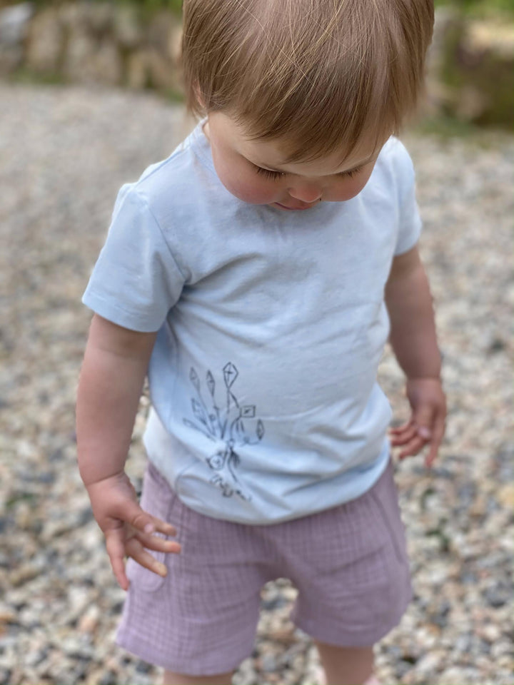 Bear Holding Kites Jersey T-Shirt